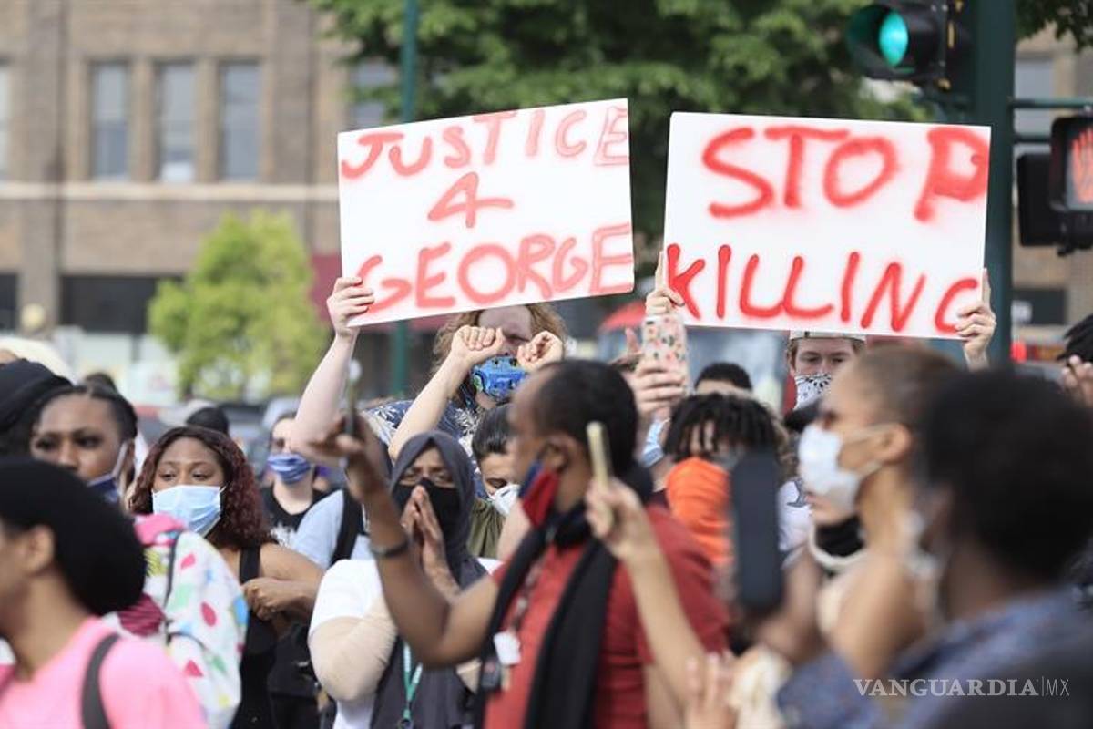 $!Violentas protestas y saqueos en Minneapolis por la muerte de George Floyd por abuso policial (fotos)