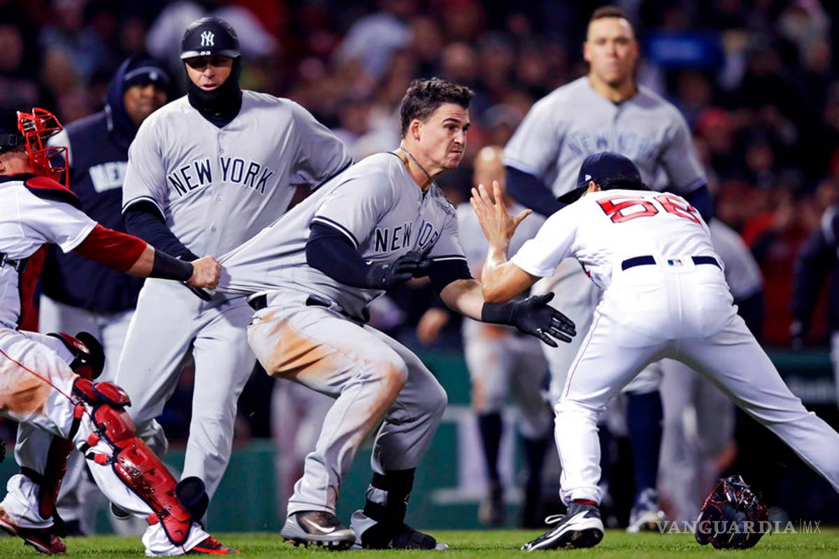 Llueven castigos y lesionados luego de la batalla campal que protagonizaron Yanquis y Medias Rojas en Grandes Ligas