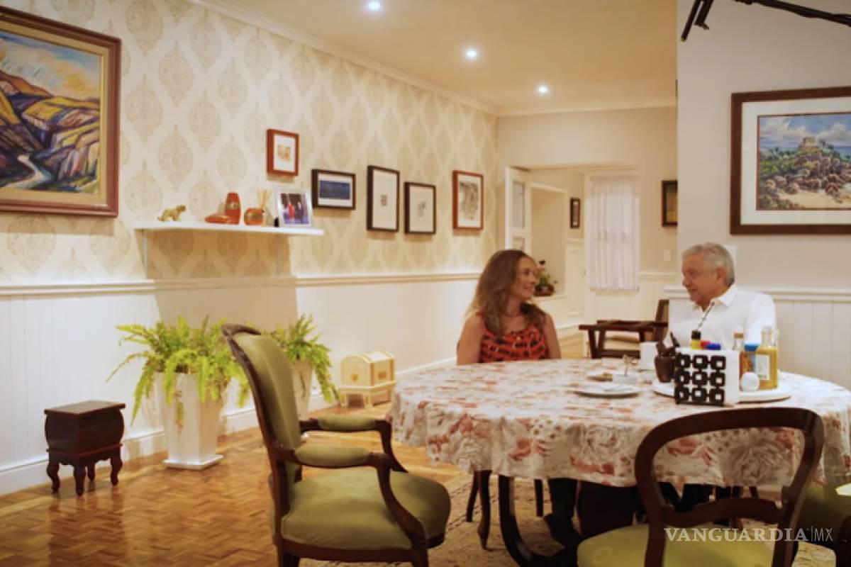 AMLO muestra el departamento de Palacio Nacional en el que vive