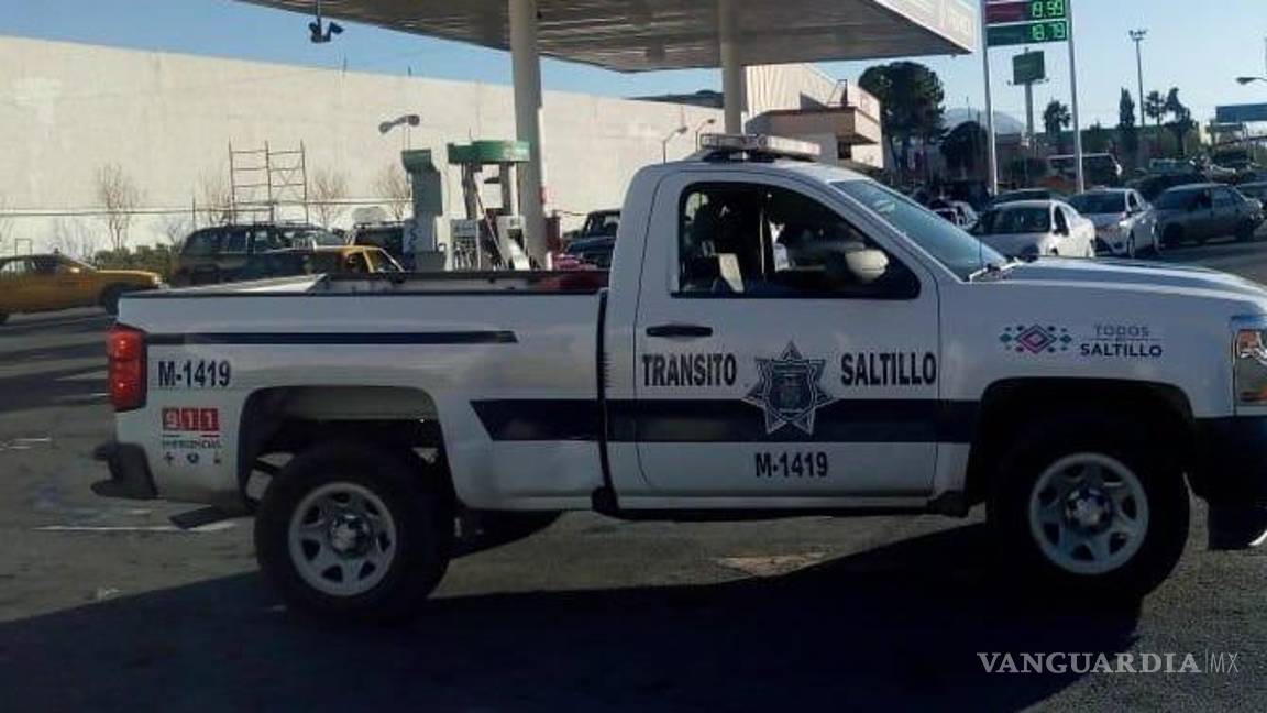 Intenta evitar el tráfico de Saltillo, pero choca de frente con camioneta