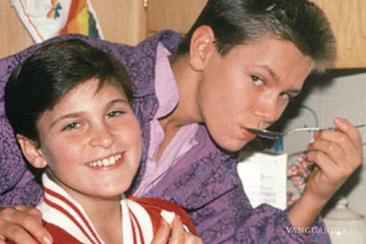 Joaquin Phoenix... la trágica historia de su hermano River quien falleció en sus brazos (video)