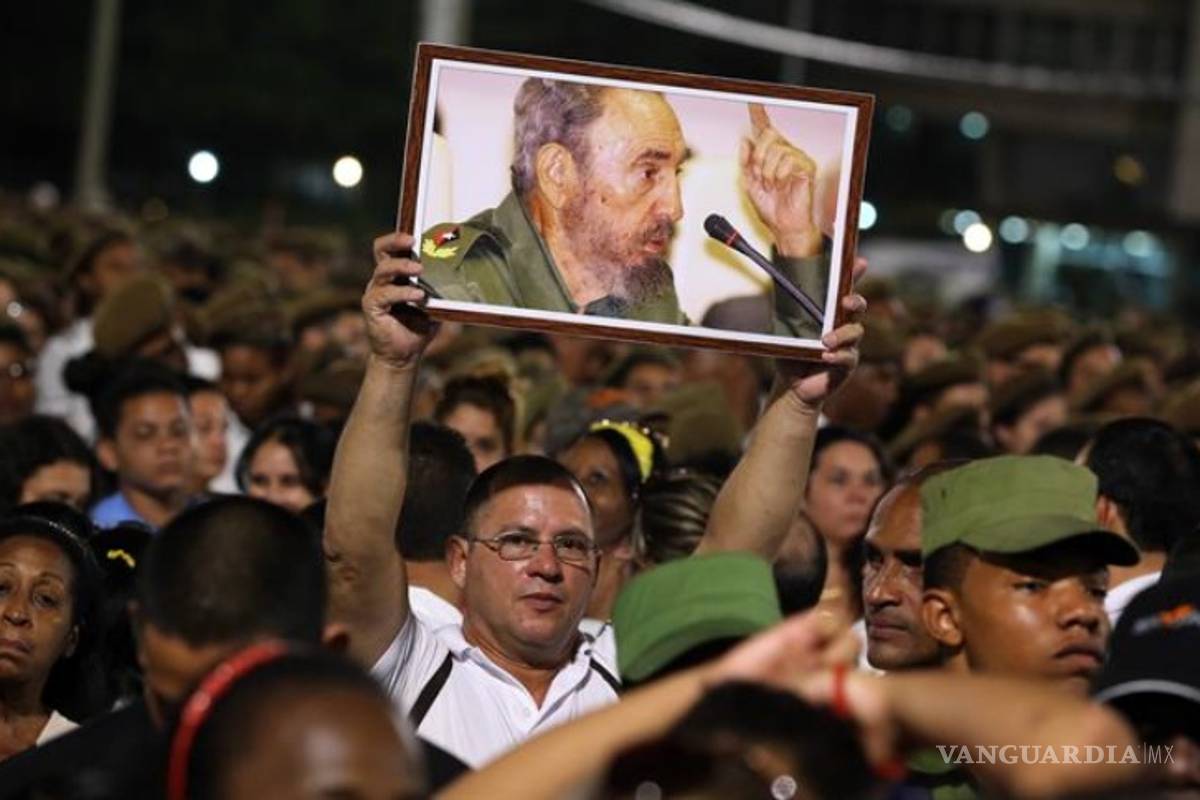 Miles de personas despiden a Fidel Castro en La Habana