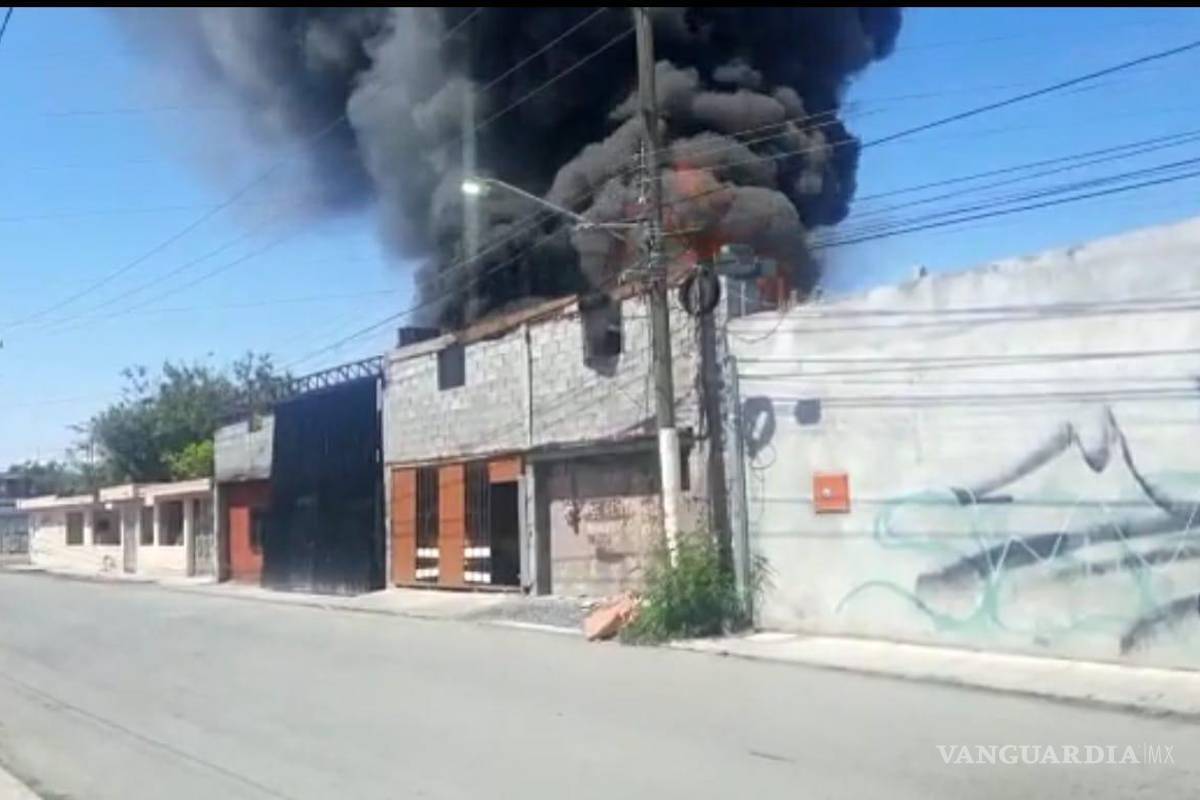 Nuevo León: se incendia chatarrera en Apodaca (video)