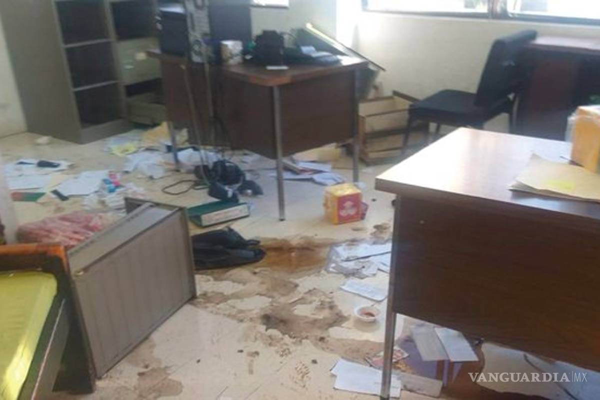 $!En Chiapas pobladores creen rumor del COVID-19 y destrozan hospital