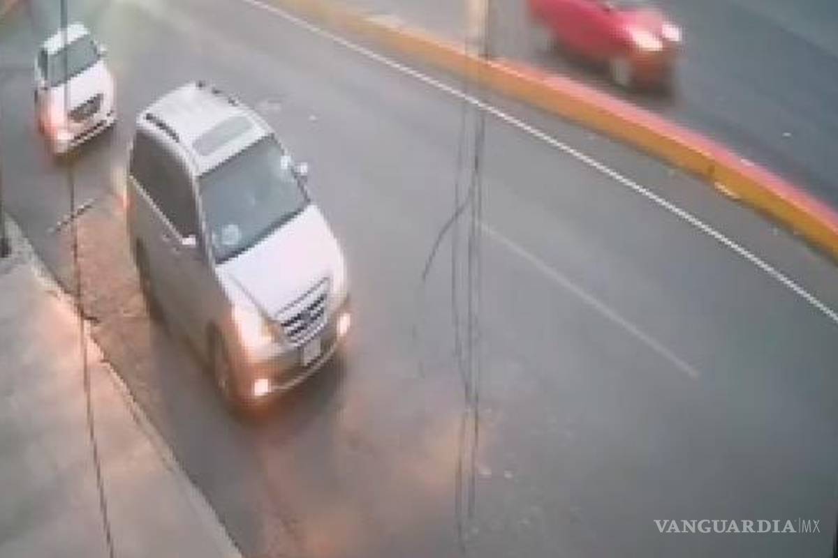 Monterrey: así salvaron automovilistas a joven de ser plagiada en Cumbres (video)