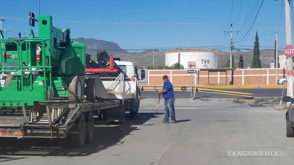 $!Los vecinos del sector denunciaron hace unos días que donde se ubicaban agencias automotrices sobre el bulevar Venustiano Carranza se había anunciado el proyecto de construir 25 naves industriales.