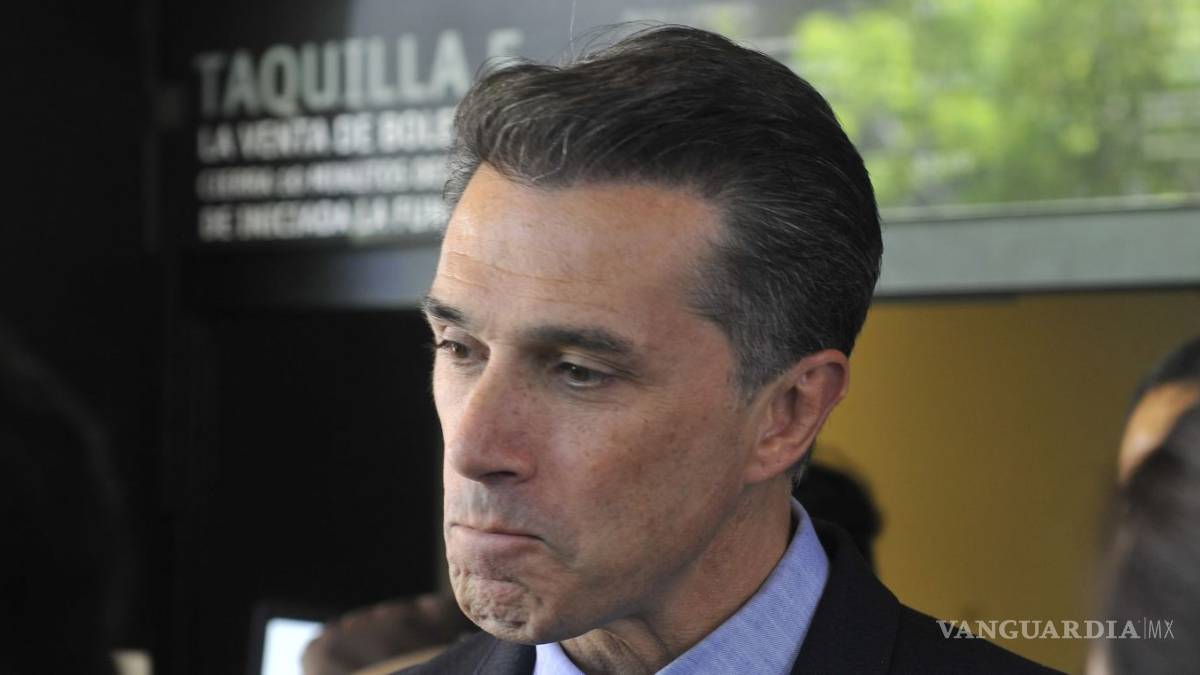 Sergio Mayer, molesto por preguntas sobre su relación con líder de La Luz del Mundo