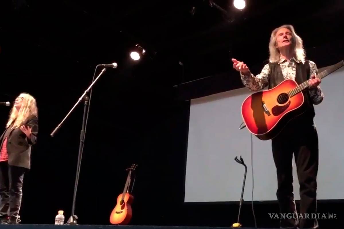 La leyenda Patti Smith, desde México levanta la voz por Ayotzinapa, los periodistas y las mujeres