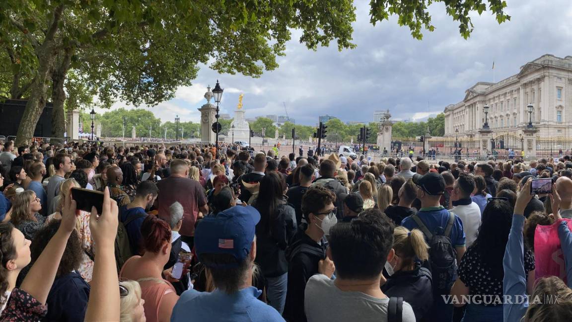 Un Londres de luto con postales disímbolas... la vida sigue para los británicos