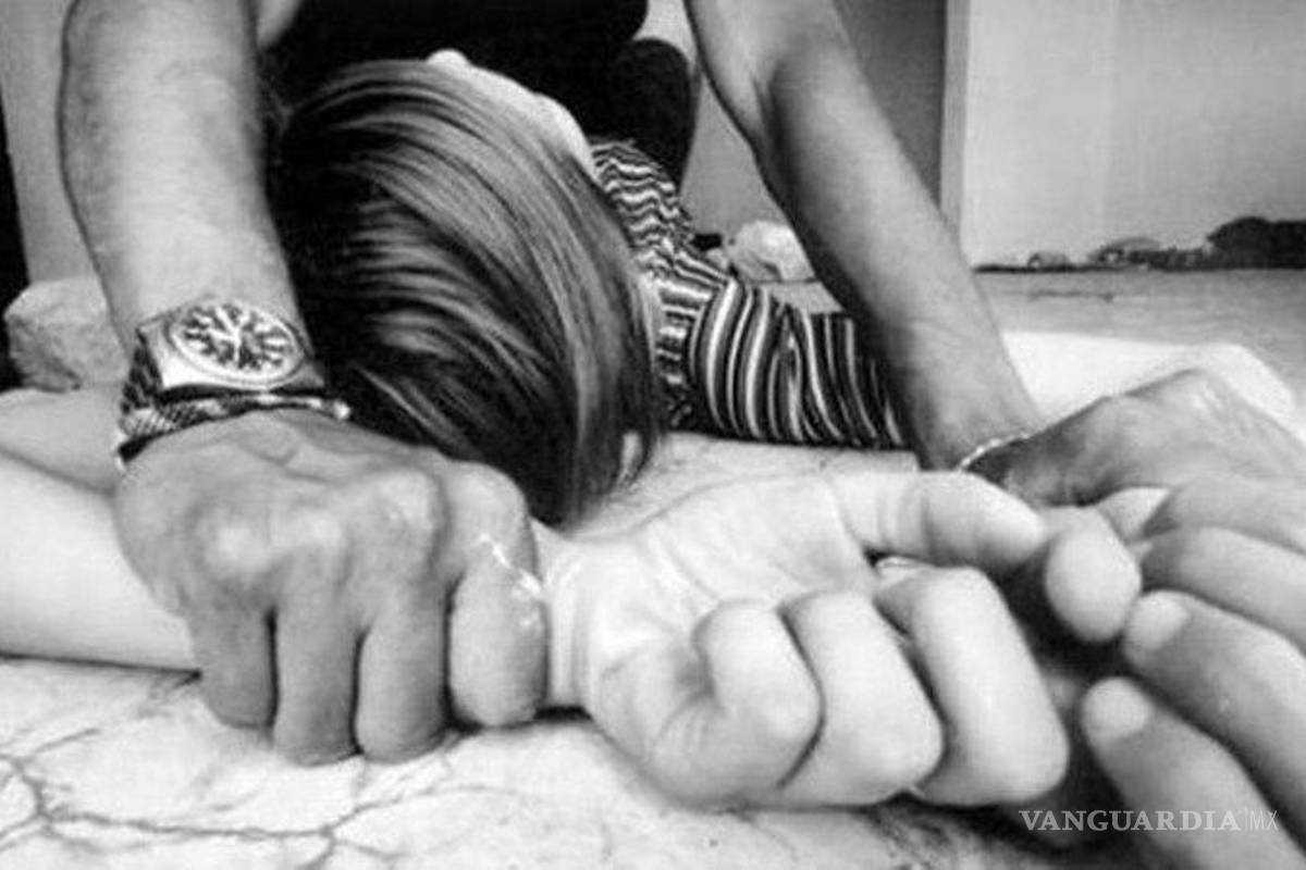 &quot;Si de veras eres muy cabr..a , defiéndete&quot;... la violaron, denunció; al año regresaron a su casa para volverla a violar, ahora frente a su hija