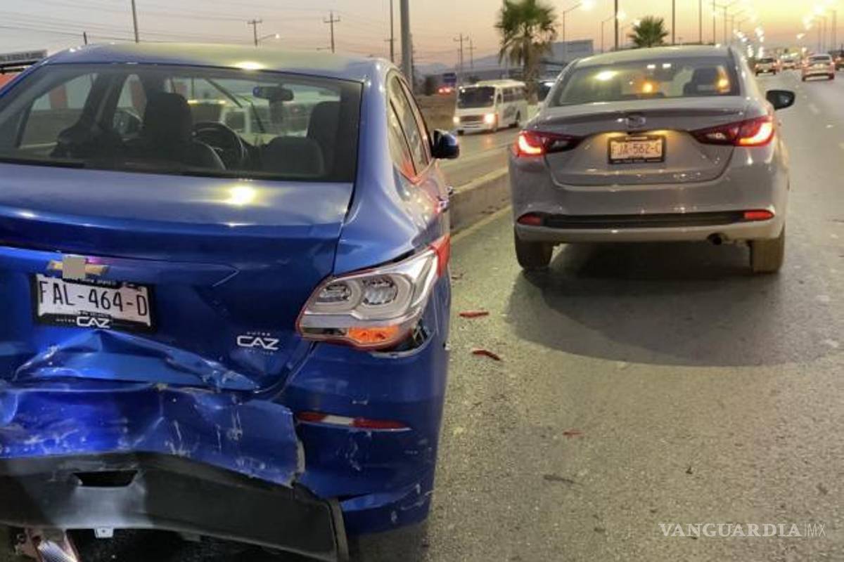 $!Uno de los carriles permaneció bloqueado varios minutos, causando largas filas de vehículos.