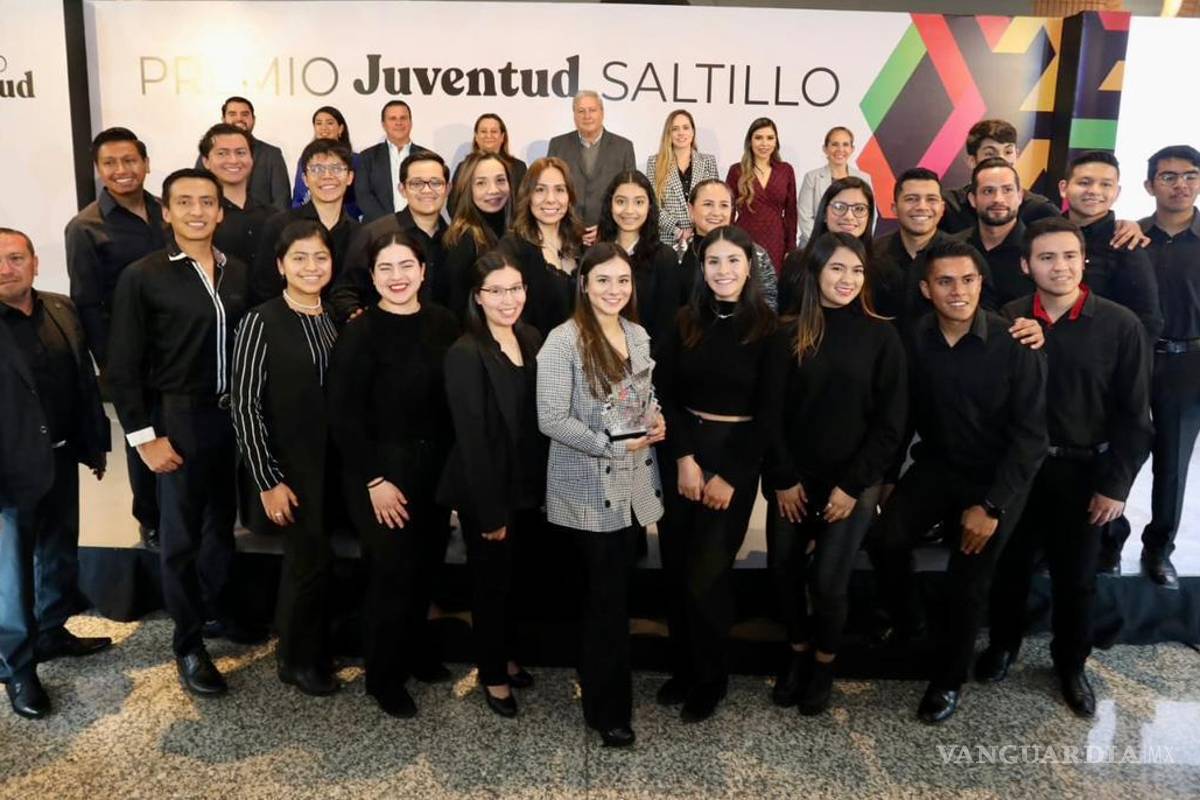 Entrega Chema Fraustro Premio Municipal de la Juventud a destacados saltillenses