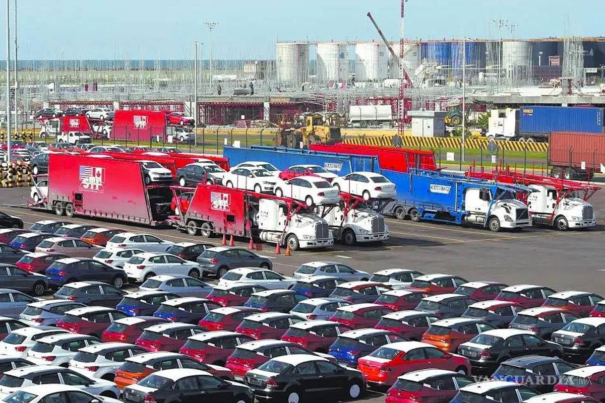Por primera vez en 30 años, las importaciones canadienses de autos producidos en México rebasan a las de EU