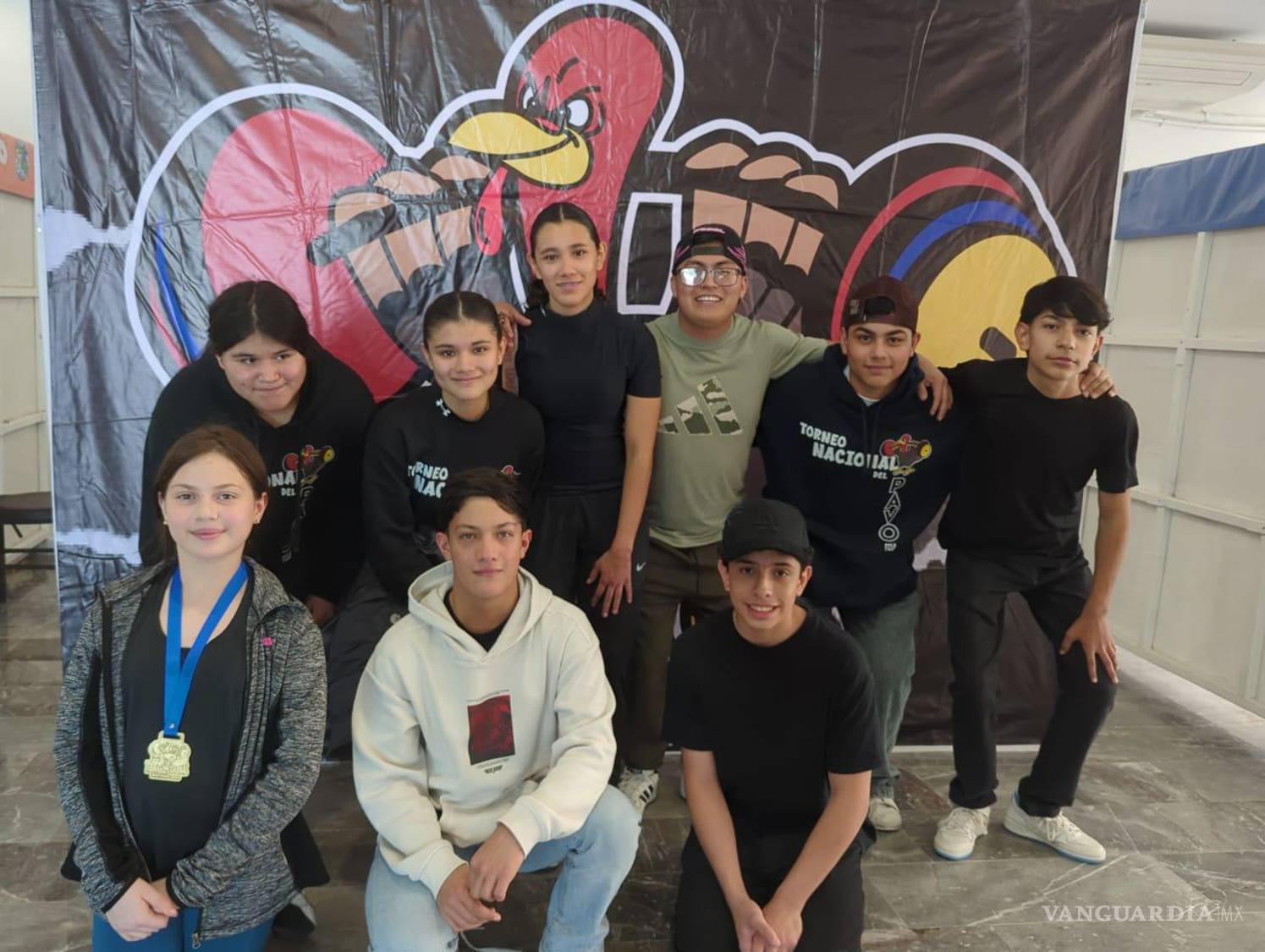 $!El equipo estatal de halterofilia en competencia.