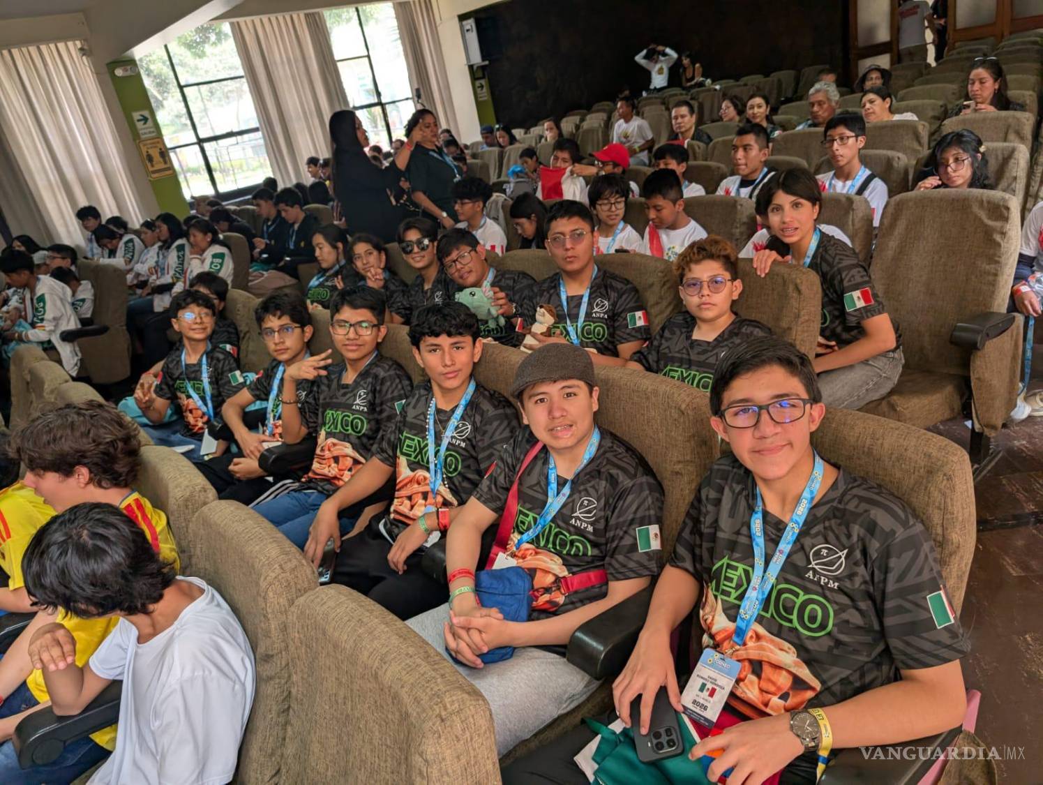 $!El joven regresó a Saltillo tras participar en el torneo internacional, donde convivió y compitió con jóvenes talentos de distintos países.