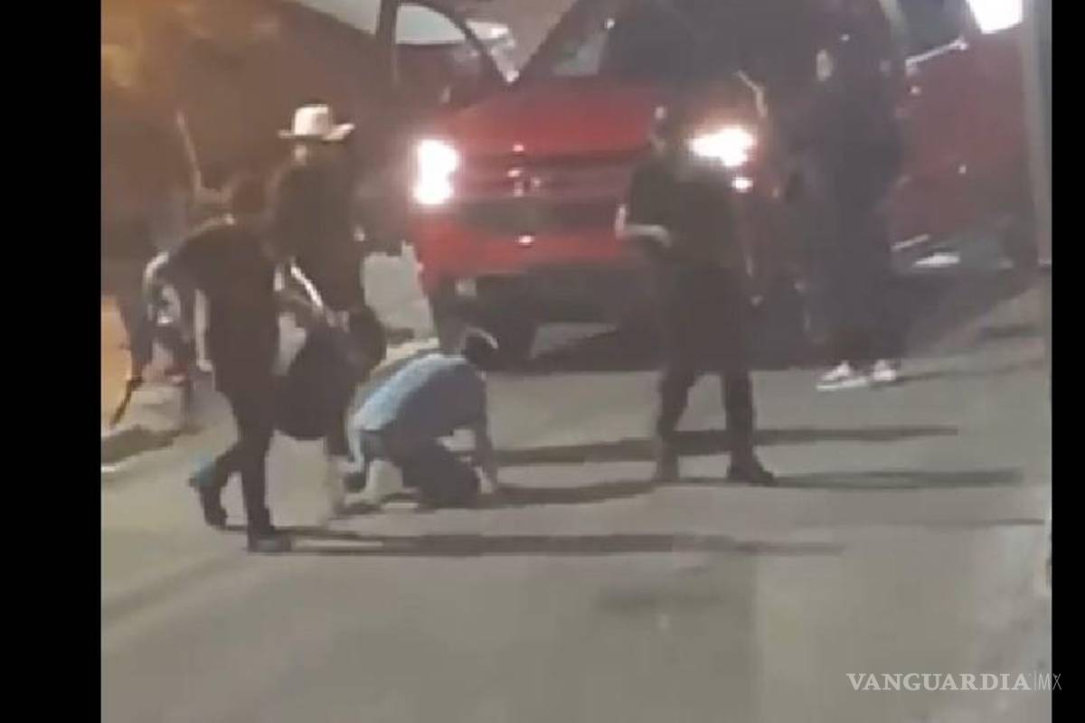 Líder de Cristo Vive acude a pagar multas por filmar sin permiso en colonia de Saltillo