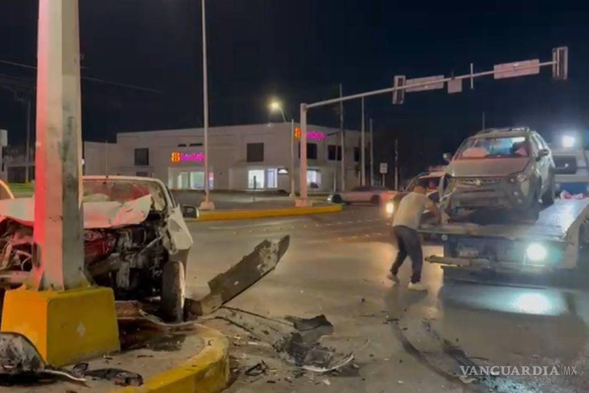 Accidente por vuelta prohibida genera caos vial en periférico LEA y Valdés Sánchez