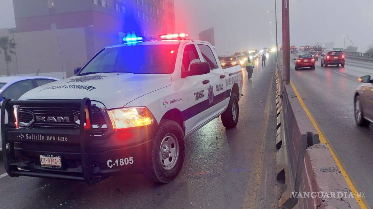 Choques por neblina mañanera provocan caos en Saltillo