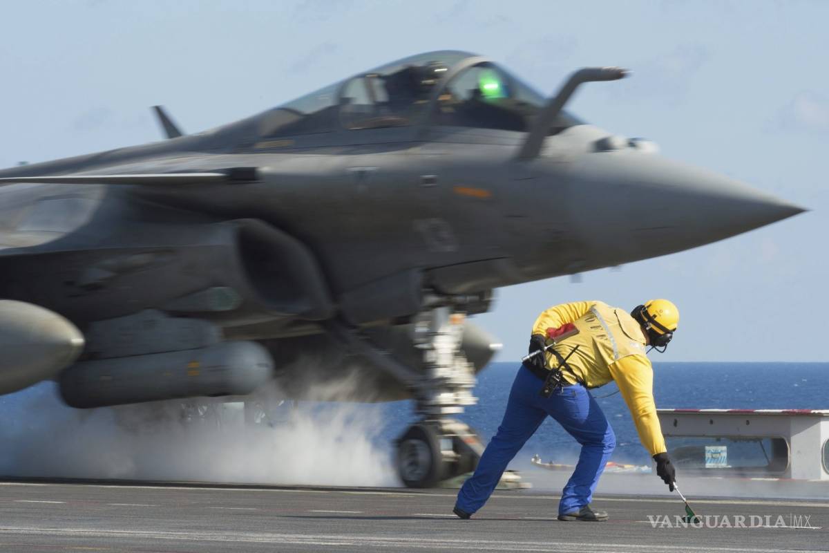 Aviones franceses bombardean dos enclaves del EI en Irak