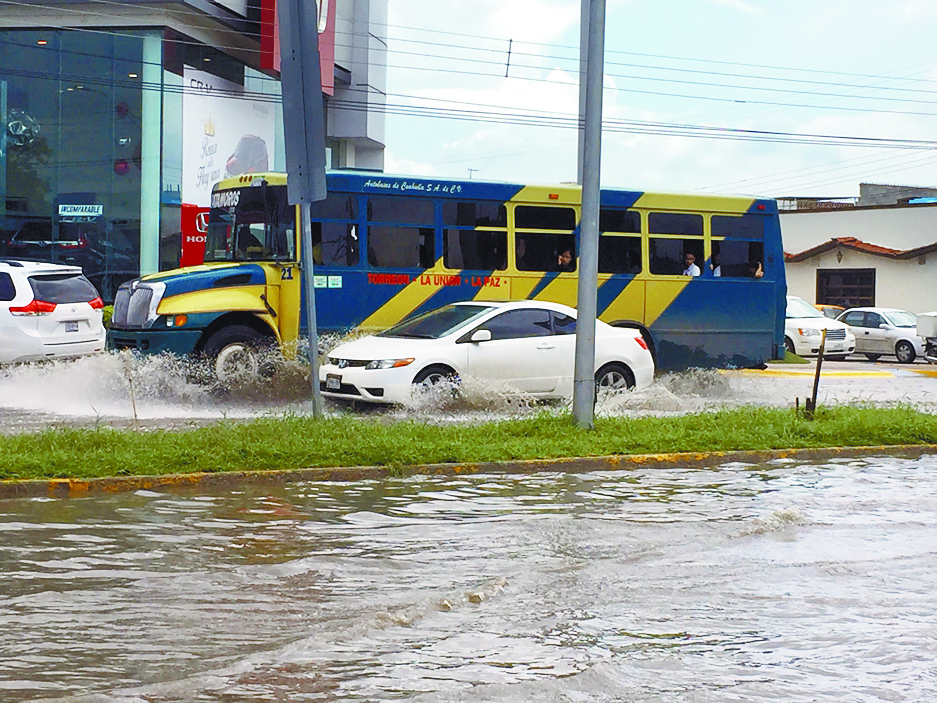 $!Los baches de Torreón, un barril sin fondo