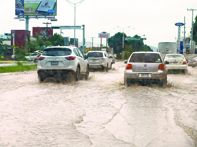 $!Los baches de Torreón, un barril sin fondo
