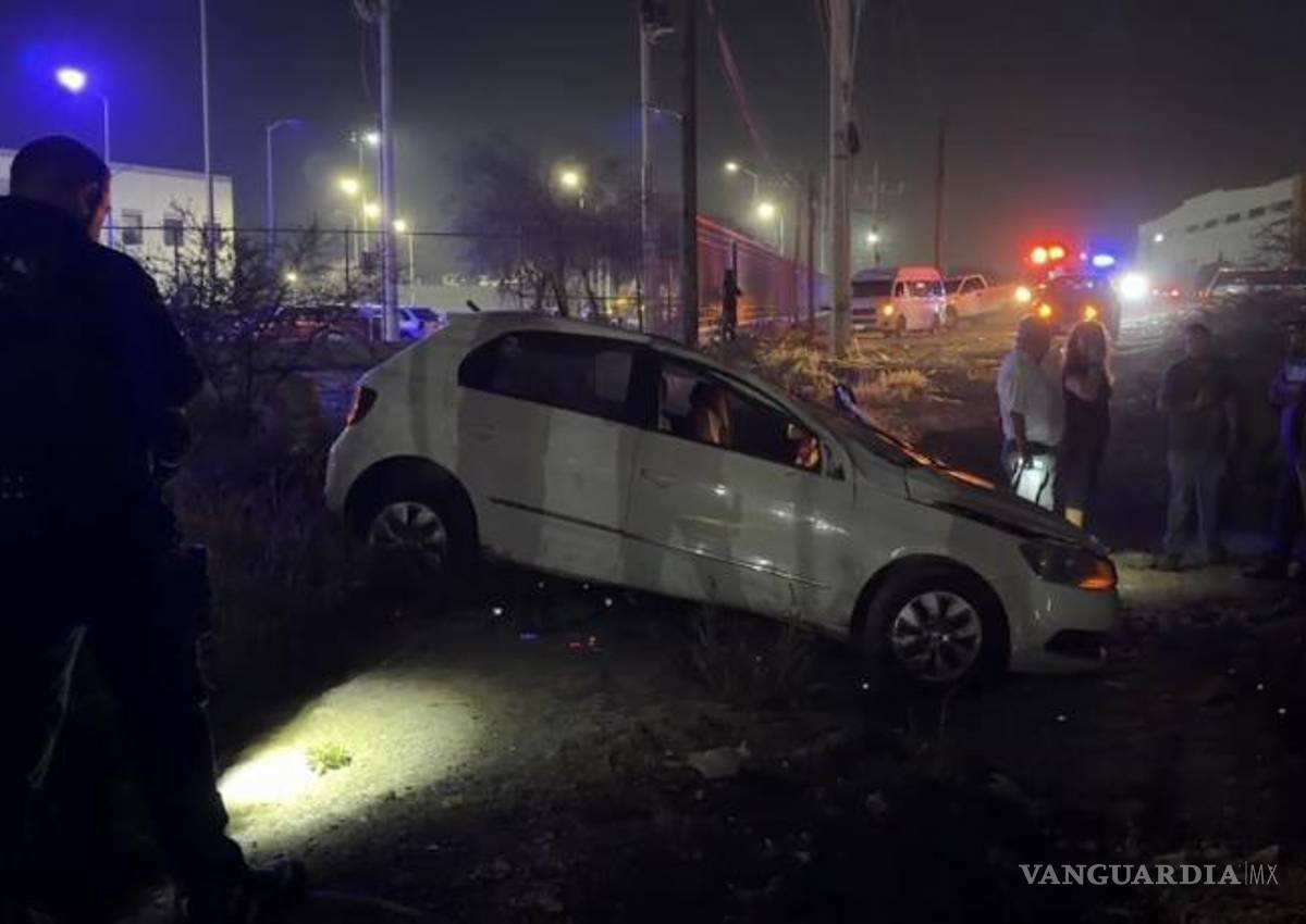 $!Elementos de auxilio atendieron al joven en el lugar y descartaron su traslado a un hospital.