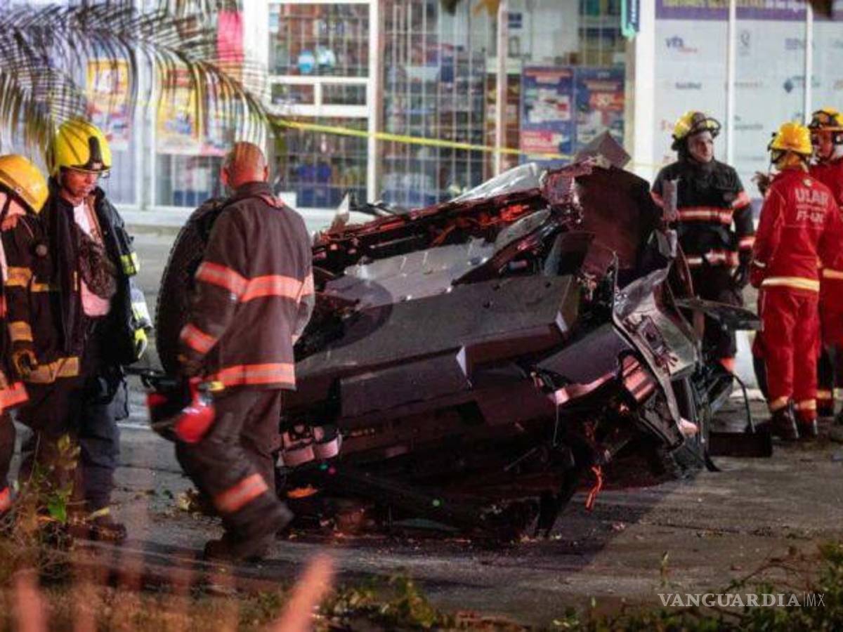 $!Cybertruck choca y se quema, tres mueren, en California