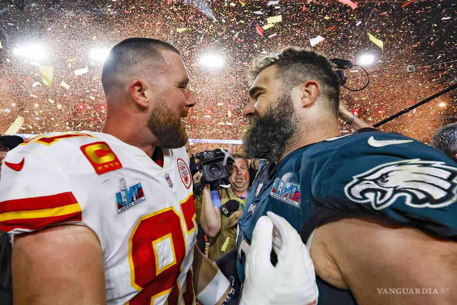 $!Los hermanos Kelce se enfrentaron en el Super Bowl en el 2023.