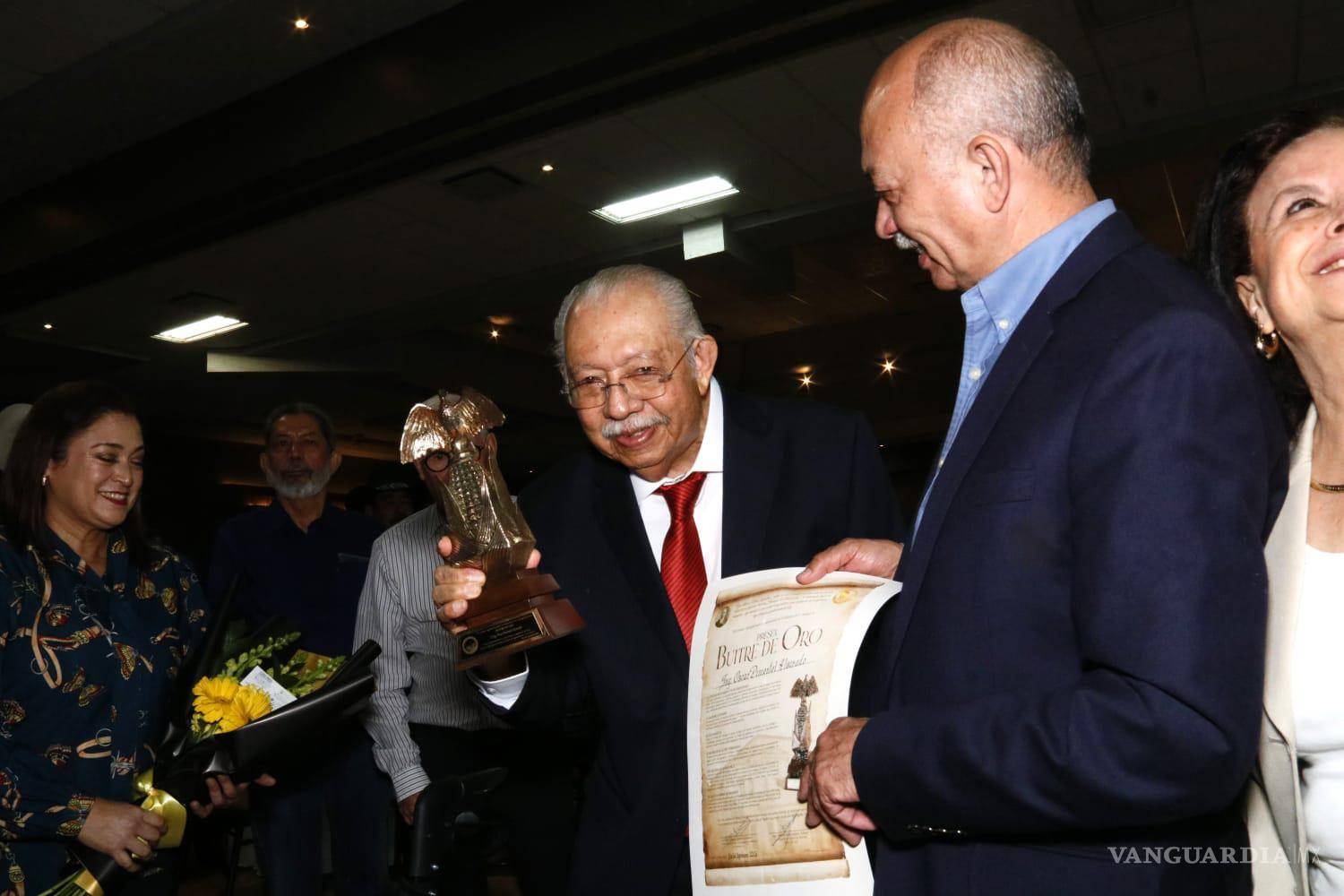 $!Oscar Pimentel Alvarado recibió el galardón por su labor en el extensionismo y su vinculación con instituciones agronómicas nacionales.