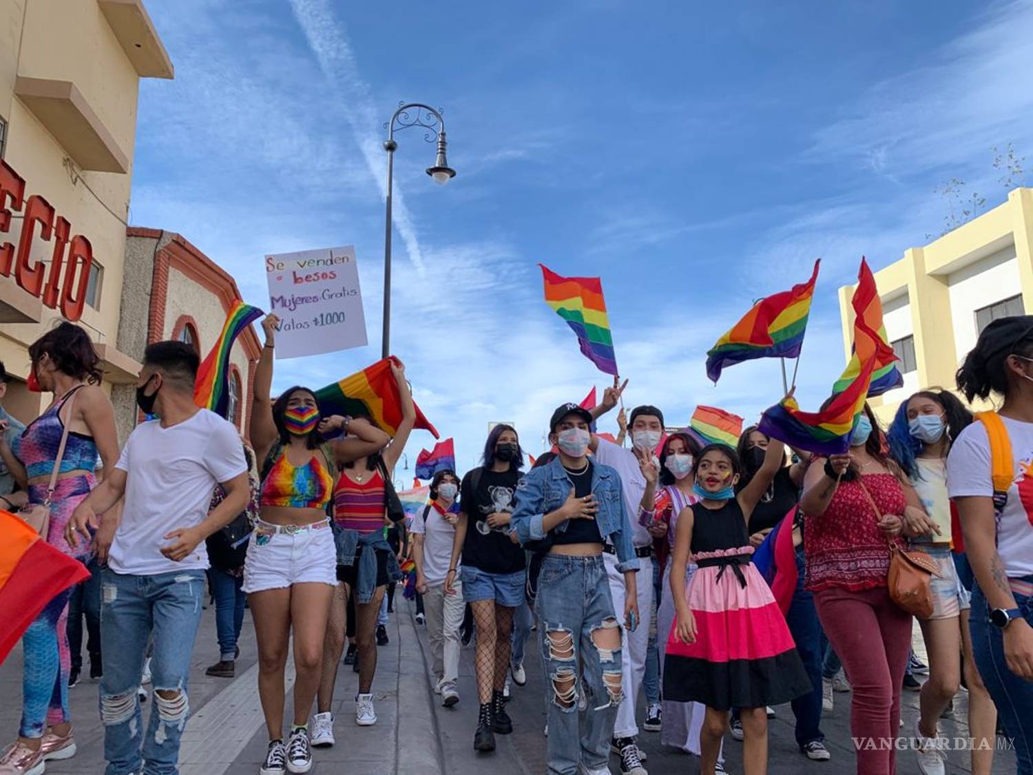 $!Los colores del arcoíris vuelven a pintar a Saltillo con marcha LGBT