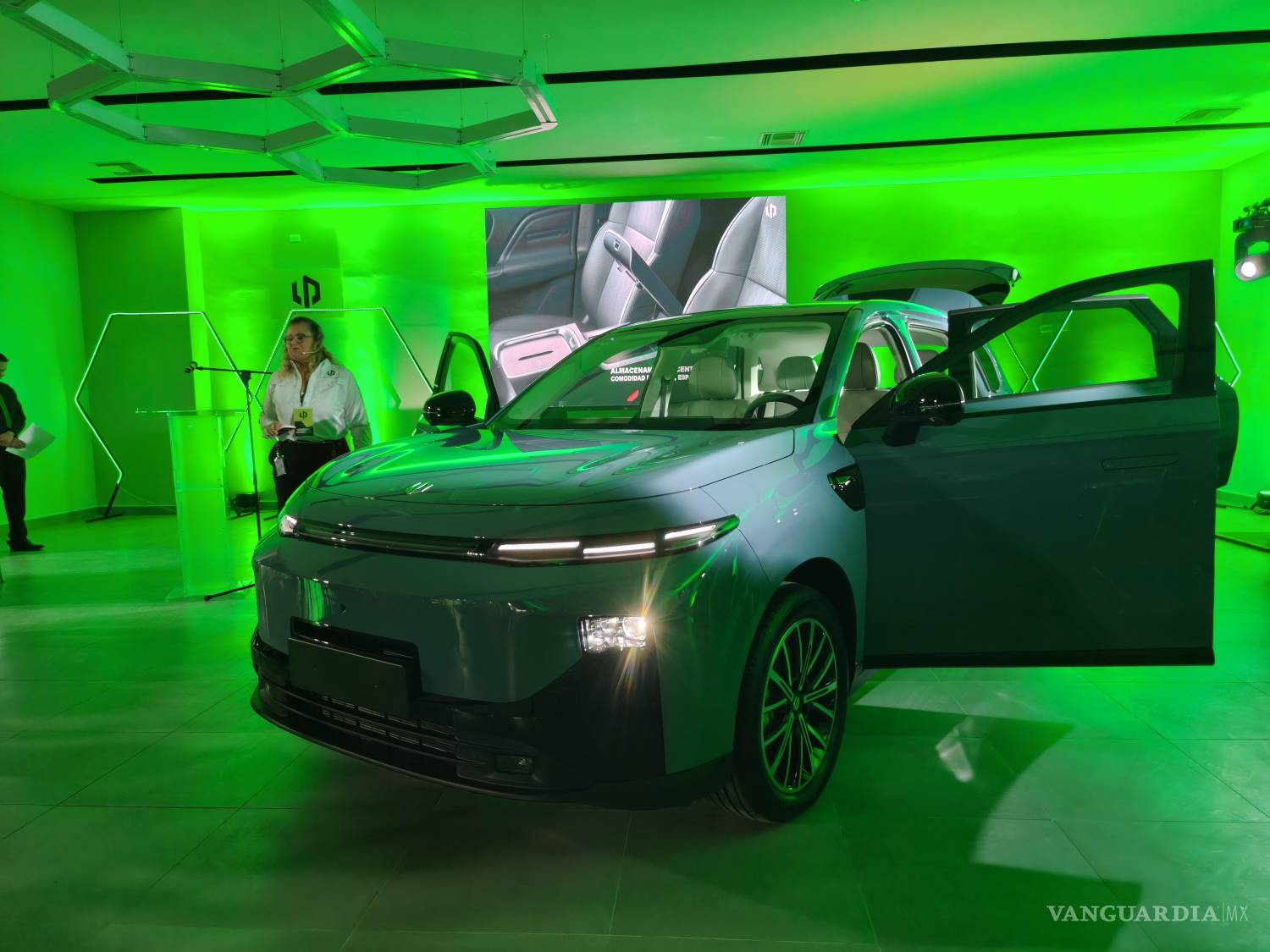 $!La B10 es el primer vehículo de Leapmotor disponible en piso de venta de Coahuila Motors en Saltillo.