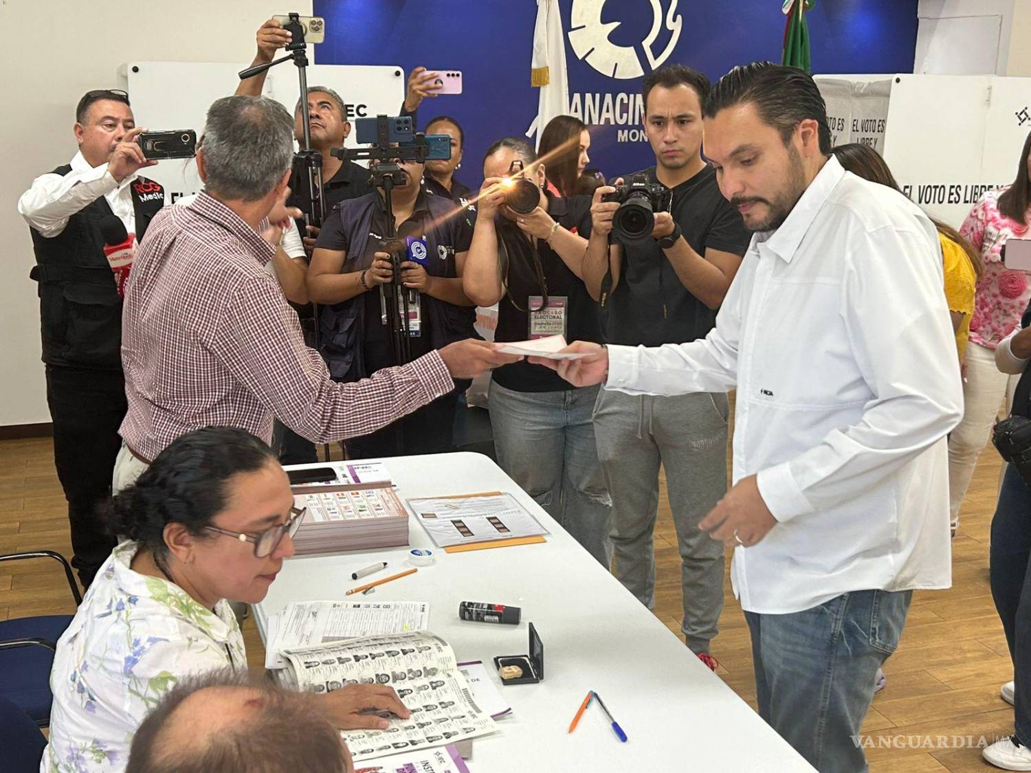 $!El edil monclovense llamó a la ciudadanía y a los actores políticos a respetar el proceso electoral y la voluntad expresada en las urnas durante la jornada de este domingo.