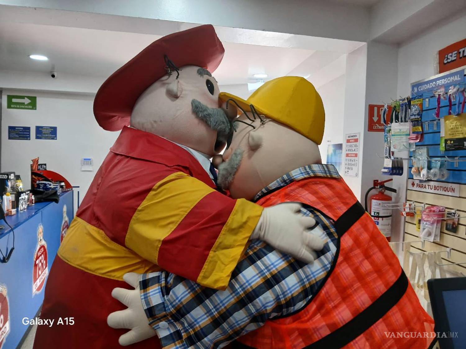 $!El joven saltillense compartió que los movimientos del Dr. Simi requieren técnica especial y exageración para lucir en público.