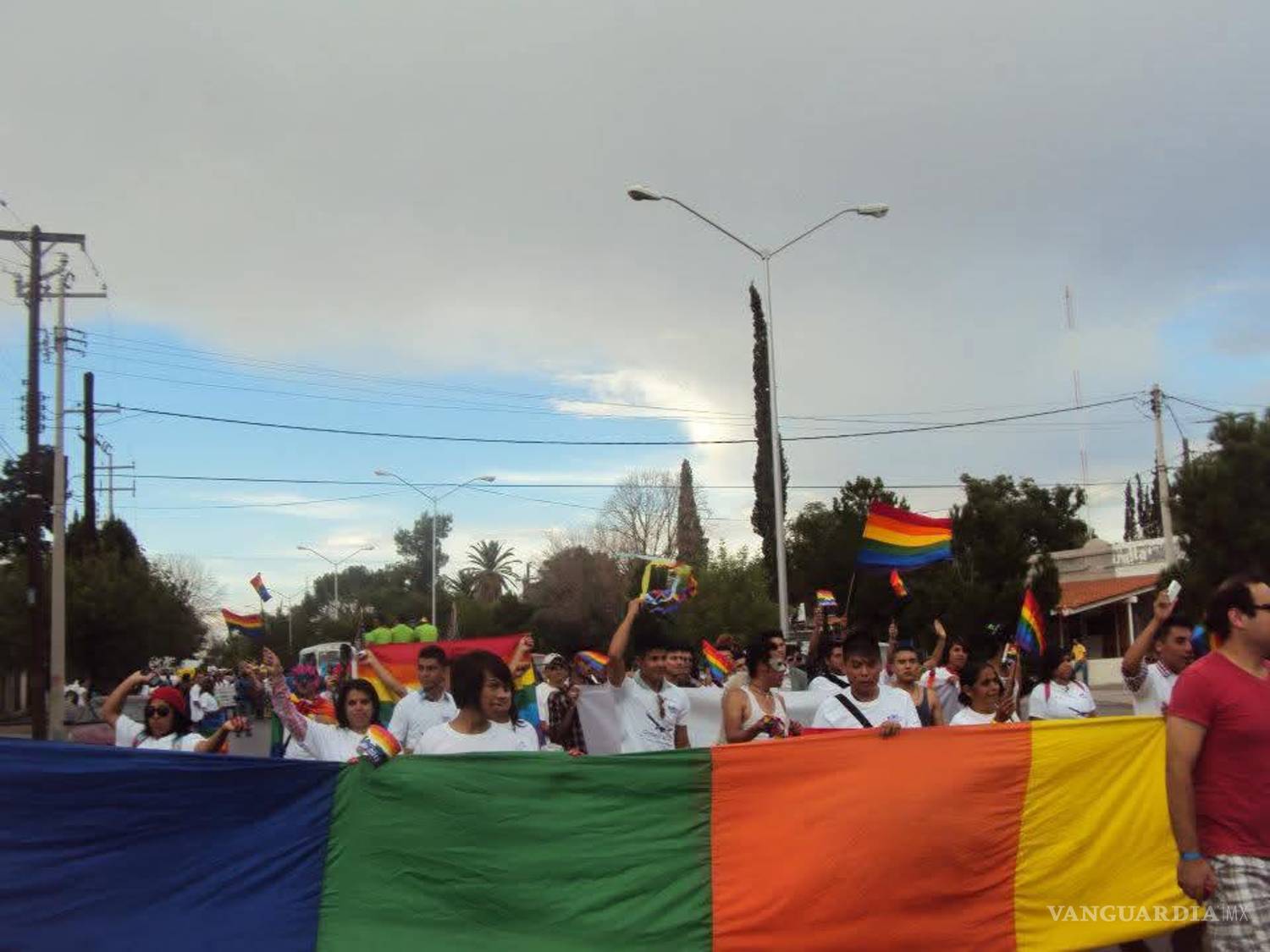 $!Cada bandera levantada durante el mes del orgullo representa años de lucha, organización comunitaria y resistencia frente a la discriminación.