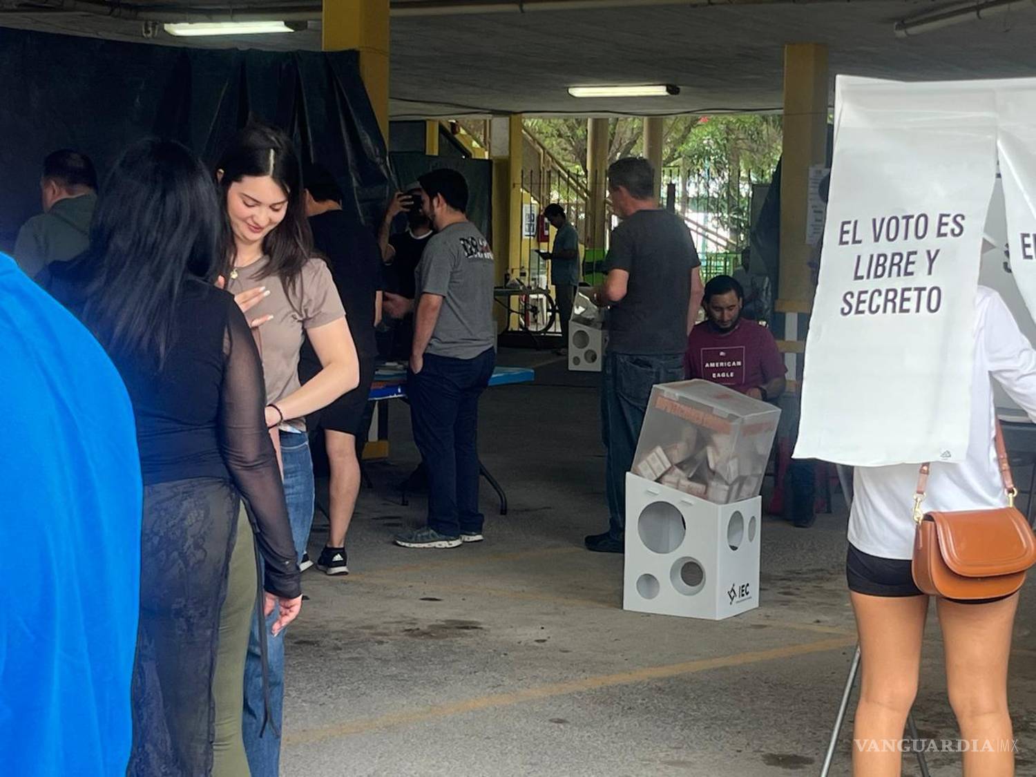 $!En el Colegio Freinet se reporta una participación constante de votantes durante la jornada electoral.