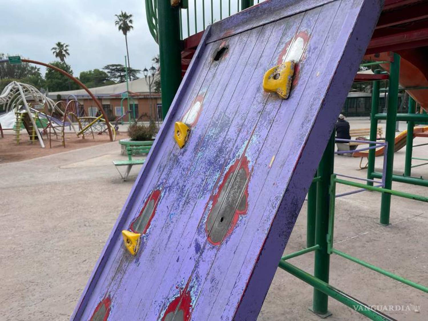 $!El programa “Vive Tu Plaza” contempla mejoras en infraestructura, como banquetas y fachadas, con la colaboración de la sociedad civil y el sector privado.