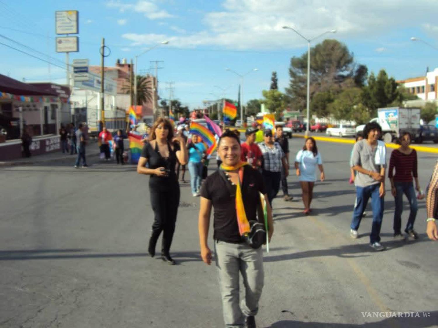 $!Lo que comenzó con una pequeña movilización de decenas de personas hoy reúne a miles que marchan por la igualdad, la diversidad y el respeto a los derechos humanos.