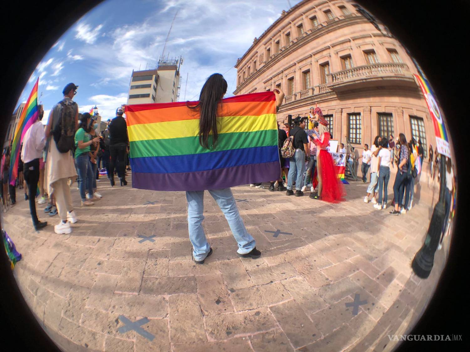 $!Los colores del arcoíris vuelven a pintar a Saltillo con marcha LGBT