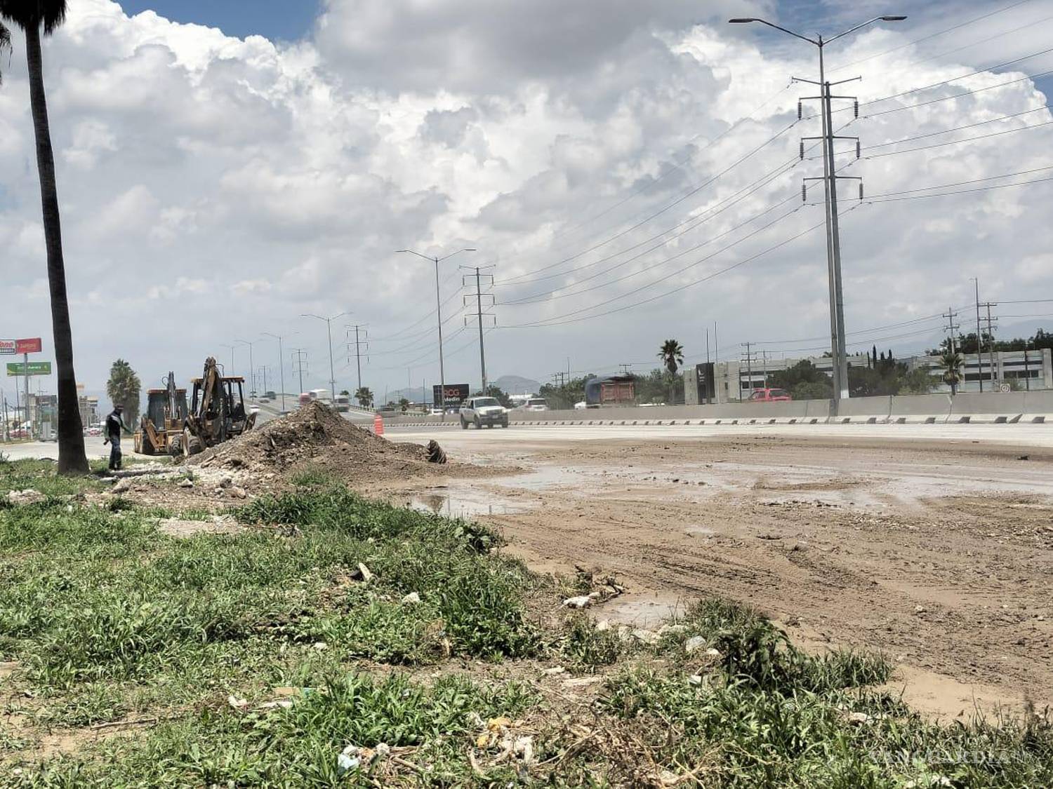 $!En el sector Mirasierra, las intensas lluvias del domingo generaron encharcamientos prolongados y afectaciones en viviendas, evidenciando la falta de drenaje pluvial eficiente en la zona.
