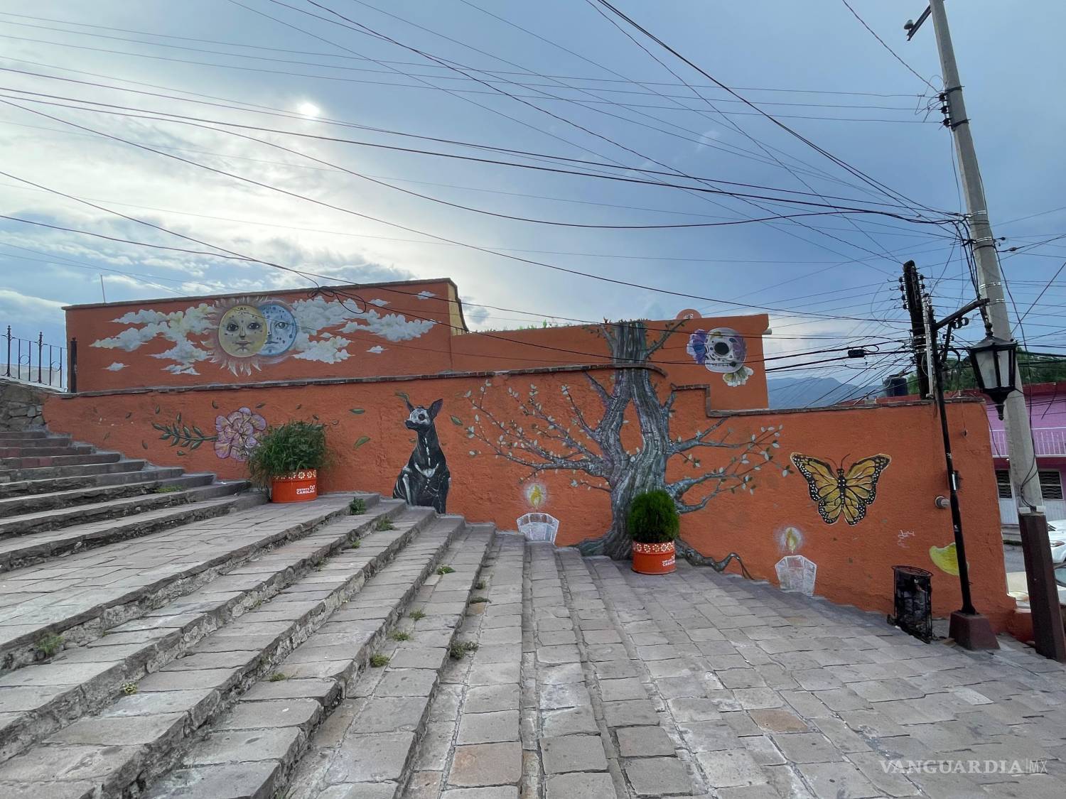 $!Día de Muertos. Distrito Carolina, Color a México, Julio César Arévalo, Ana Sofía Flores Lavín. 2024. Categoría: Cultura. Escalinatas de Santa Anita.