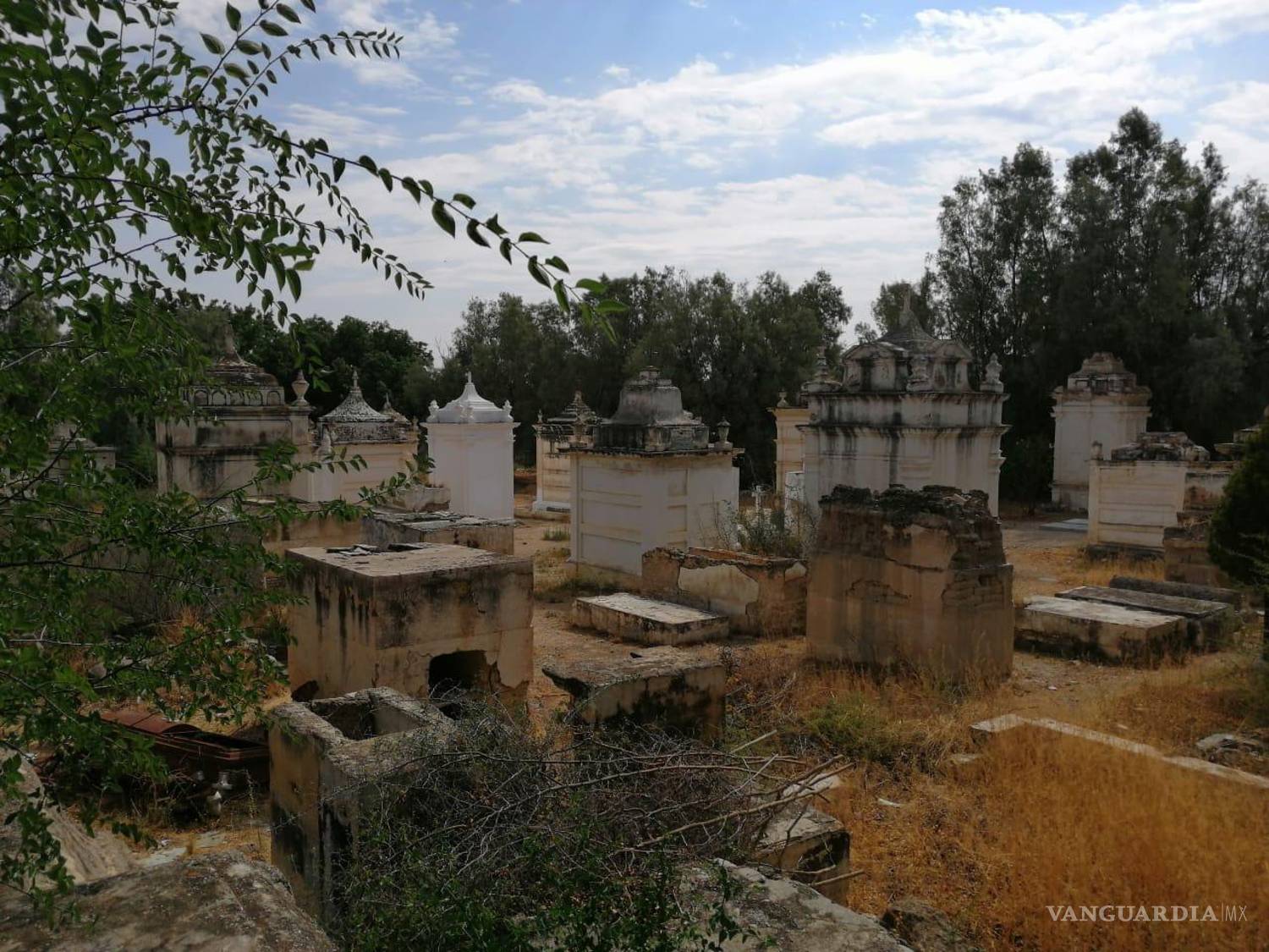 $!La intención del Ayuntamiento es generar un espacio de producto turístico, como recorridos en el sitio, bajo el respeto del inmueble, pero también de los deudos de las personas que yacen en las tumbas.