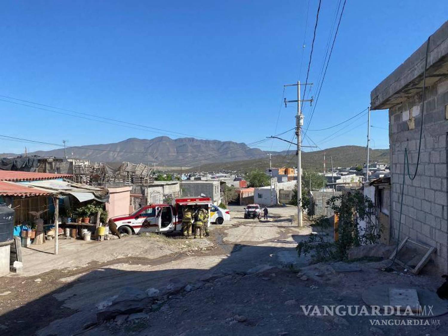 $!Un incendio en la colonia Las Margaritas cobró la vida de un adolescente de 16 años y dejó a su hermano herido.