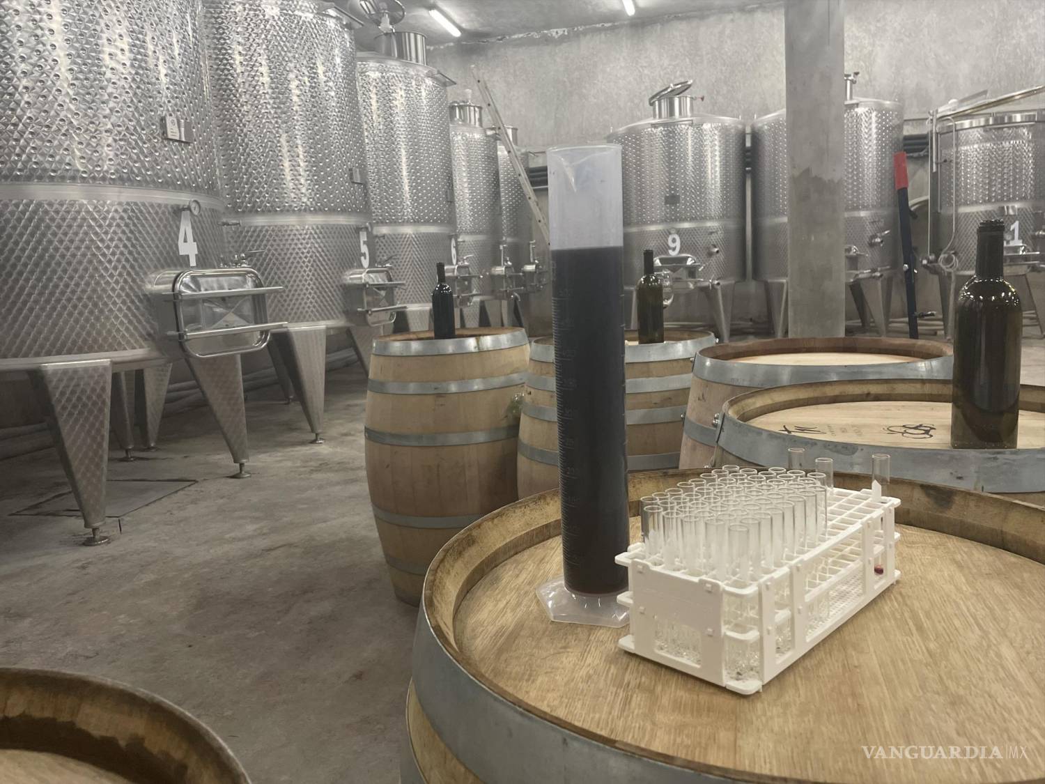 $!Otra de las experiencias que se pueden disfrutar en el viñedo es el Winemaker, en donde un experto te ayuda a personalizar tu propia botella de vino.
