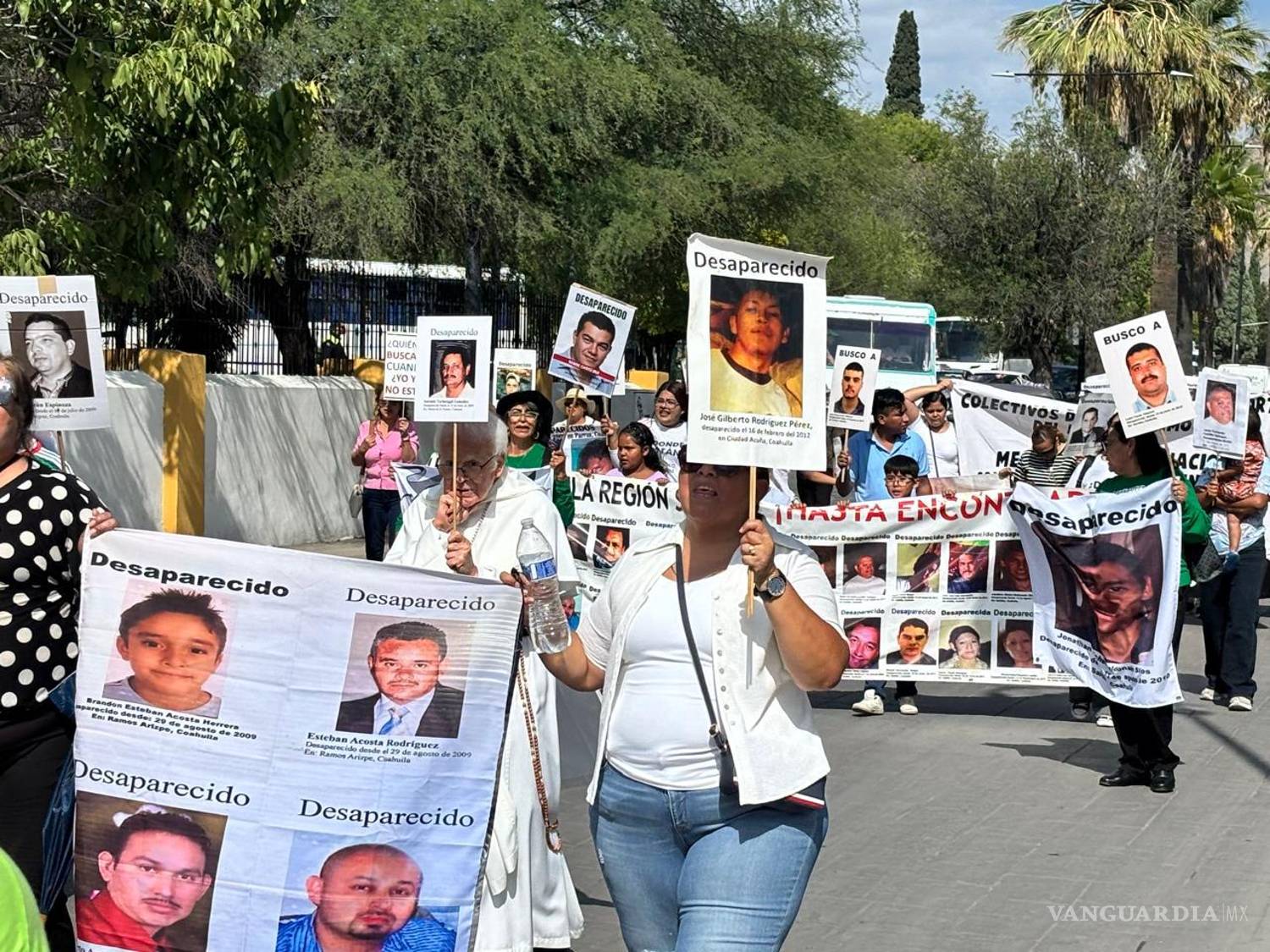 $!Las familias colocaron pancartas y lonas con mensajes para exigir resultados a las autoridades.