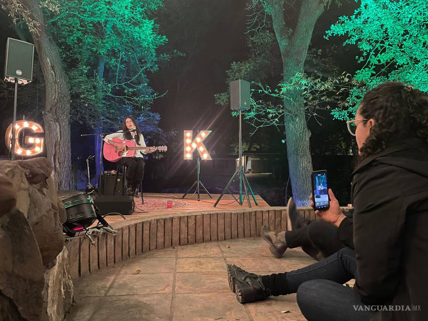 $!“Amo México, habemos algunos que tenemos ganas de que se suban algunos escalones”, dijo la cantante.