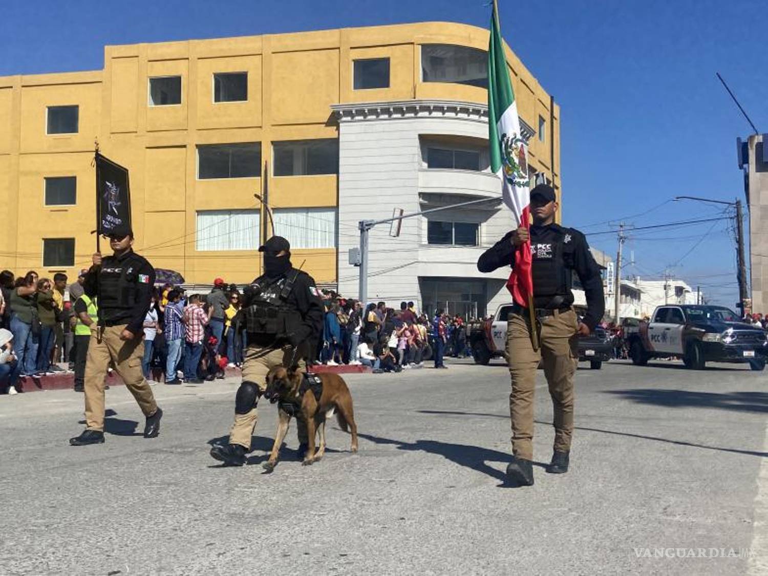 $!Contingentes militares y civiles marchan con orgullo en el Desfile de la Revolución Mexicana en Monclova.