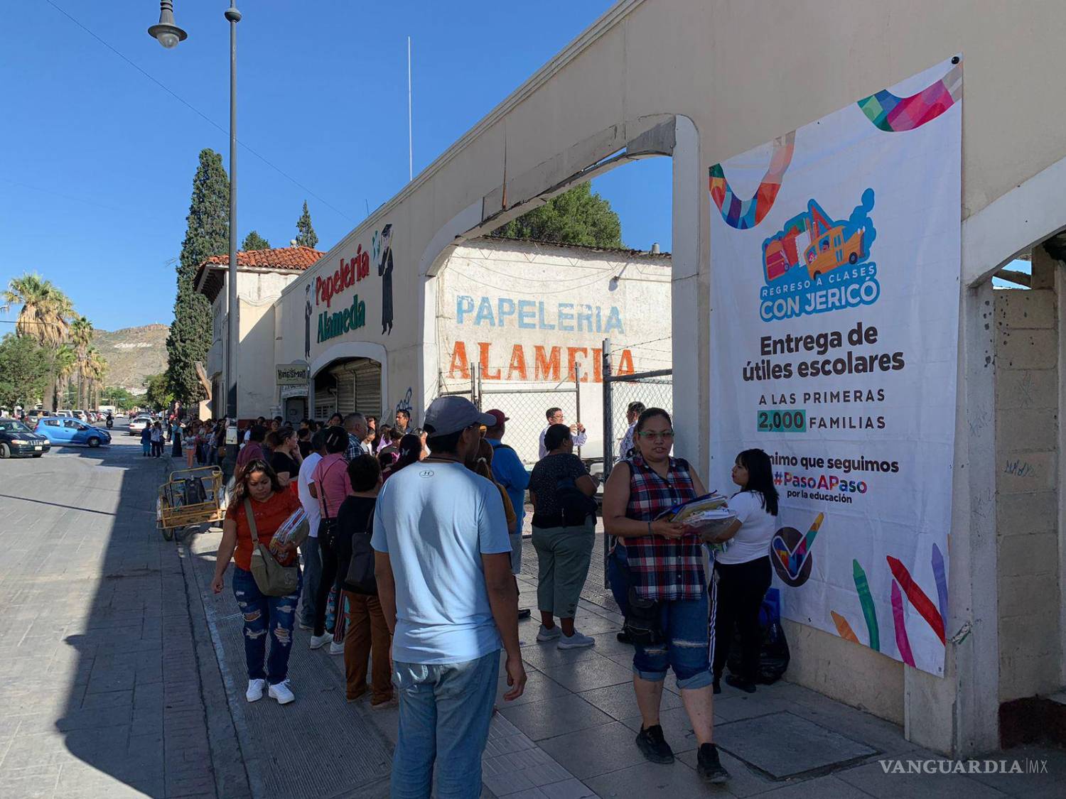 $!El costo de un simple cuaderno ejemplifica los retos económicos que enfrentan muchas familias.