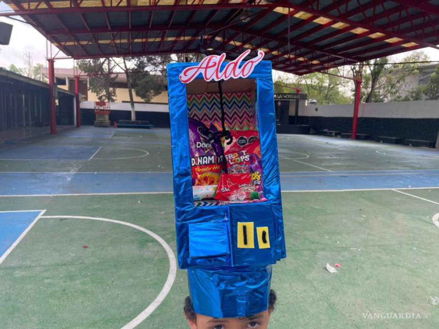$!Alumnado de la Escuela Primaria Anexa a la Normal Superior participó en el certamen con sombreros hechos de foamy, papel, cartón, pintura y acrílico.