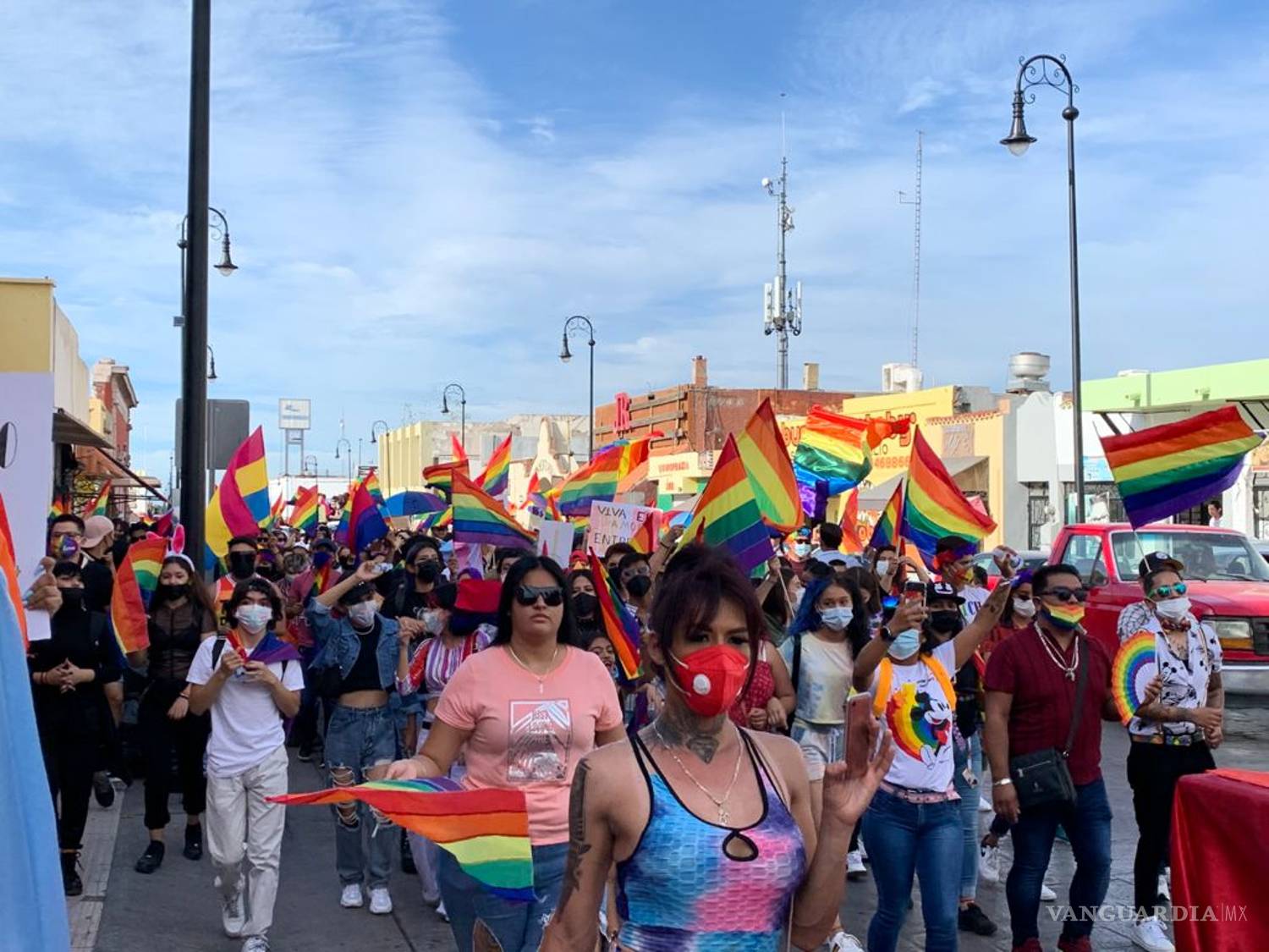 $!Los colores del arcoíris vuelven a pintar a Saltillo con marcha LGBT