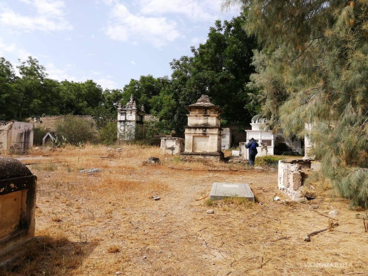 $!En el panteón yacen importantes personalidades de Parras, cuyo descanso ha sido interrumpido por creencias esotéricas y saqueos.